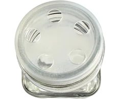 Stiklinis prieskonių indelis, 120 ml (didelės skylutės, metalinis dangtelis)