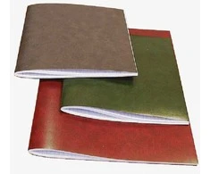 Užrašų knygelė, A7, langeliais, 40 lapų, 70gsm, lederiniu/ceratiniu viršeliu