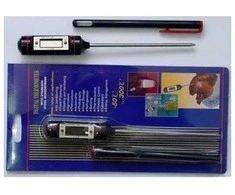 Termometras skaitmeninis (-50 iki 300 °C)(tinka maisto gamyboje-kepant mėsą ,vyno ir kt.temp.)