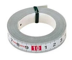 Klijuojama plieninė liniuotė Tajima 5m x 13mm