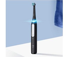 Oral-B iO 4, Suaugusiesiems, Besisukantis dantų šepetėlis, Kasdienė priežiūra, Jautrus, Super jautrus, Balinamasis, Juoda, Matinė juoda, Baterija