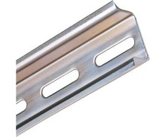 Solar Plus DIN bėgelis, 15 mm aukščio, 6,3 x 18 mm skylė, galvanizuotas, 2000 mm ilgio
