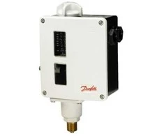 DANFOSS slėgio jungiklis RT 200, 0,2–6 bar, G3/8 A, slėgio perkrytis 0,25–1,2 bar, automatinis atstatymas, AC-3 4A, 400V, 2 vnt. PG13,5 kabelis Ø6–14 mm, IP66