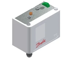 Danfoss Dvigubas presostatas KP 2 aukštas slėgis, 8-32 bar, skirtuminis slėgis 3 bar, automatinis atstatymas, AC-3 16A, 400V IP44