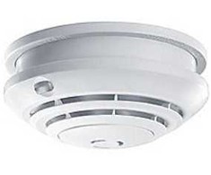 ESYLUX Dūmų detektorius 230 V su 9 V atsarginiu akumuliatoriumi, galima prijungti iki 30 dūmų detektorių. „Protector K“ su integruotu relės valdikliu.