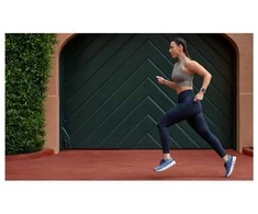 Išmanusis laikrodis GarminVenu® 3S, Šviesaus aukso spalvos nerūdijančiojo plieno apvadas su smėlio spalvos silikoniniu dirželiu