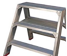 Jumbostillads Jumbo Super Proff darbastalis – 3 laipteliai. Ypač platus modelis (viršutinė plokštė 22 x 65 cm).