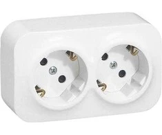 LEGRAND Forix dviguba vidinė kištukinė lizdas SCHUKO standartinis su saugikliu, 16A 2 x 2P + įžeminimas. Komplektuojamas su išoriniu pagrindu, baltas.