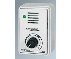 LS CONTROL higrostatas WE ES436, baltas, FUGA pagrindu su rankenėle ir lempute. 230 V AC / 50 Hz, 2,5 A, IP20, 20–90 % santykinė oro drėgmė, 10–50 °C. Matmenys 80 x 52 x 56 mm.