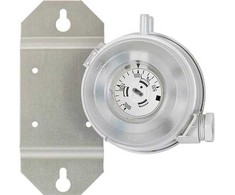LS CONTROL slėgio jungiklis HUBA HC604 su integruotu perjungimo jungikliu. Slėgio diapazonas 100–1000 Pa. Naudojamas su „VentilationAlarm ES332 E“.