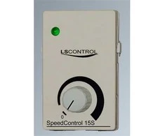 LS CONTROL reguliatorius ES33 / SpeedControl 15S G, pilkas, 1,5 A rankinis su jungikliu ir lempute, pritaikytas FUGA. 230 V AC / 50 Hz, IP20. Matmenys 70 x 52 x 56 mm.