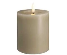 „Moods &amp; More“ LED kolonėlės formos žvakė pilka su lydymosi efektu – Ø 7,4 cm x A 10 cm