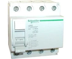 SCHNEIDER ELECTRIC HPFI srovės nuotėkio jungiklis, 40A, 4 polių, 30mA suveikimo srovė. Nulinis gnybtas dešinėje pusėje. A tipo, 230V AC, 72 mm pločio.