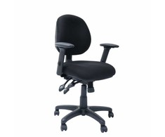 Furniture Trade „Kangaroo“ biuro kėdė, juoda – su porankiais