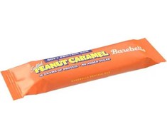 Baltymų batonėlis Barebells Minkštas žemės riešutų karamelės skonio 55 g - su 12 gabalėlių.