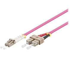 Wentronic „Goobay“ šviesolaidinis kabelis, daugiamodis (OM4) violetinis, 2 m - LC jungtis (UPC) / SC jungtis (UPC) (95944)