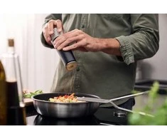 ZWILLING SPICES Prieskonių malūnėlis - 19 cm, Juodas