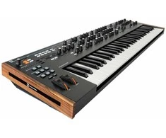 Sintezatorius Novation Summit