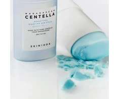 SKIN 1004 SKIN1004 Madagascar Centella Hyalu-Cica Silky-Fit Sun Stick SPF50+ pieštukinė apsauga nuo saulės 20 g