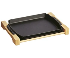 STAUB Ketaus puodas ant medinio stovo 33 x 23 cm, juodas