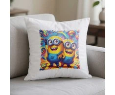 Balta vaikiška pagalvė su „Minions“ personažais – puiki dovanos idėja
