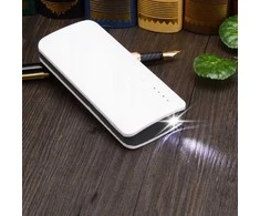Kompaktiškas powerbankas 20000 mAh – 3×USB, žibintuvėlis, galingas ir universalus