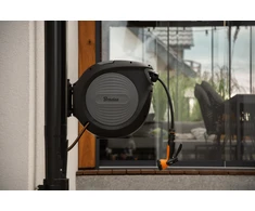 Automatinė žarnos ritė Bradas Juodas LINE su laistymo žarna 1/2" 30m ir priedais