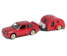Automobilis BMW M3 1988 su nameliu ant ratų