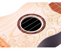 Žaislinė gitara su metalinėmis stygomis ir mediatoriumi, šviesi