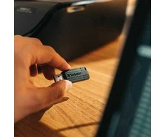 Pendrive Verbatim 4GB USB-A 2.0 PinStripe juoda 49061