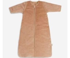 JOLLEIN KŪDIKIO MIEGMAIŠIS SU NUSEGAMOMIS RANKOVĖMIS 110cm Velvet Biscuit