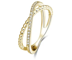 Beneto Gold-plated double ring made of sidabrinis AGG196 Nesu tikras, ar čia yra ką versti – tekstas jau beveik visas lietuviškas, išskyrus vieną žodį „sidabrinis“, kuris irgi lietuviškas. „Gold-plated“ reiškia „padengtas auksu“, bet kadangi tai techninis terminas, dažnai paliekamas angliškas. Visgi pagal taisykles turtu išversti viską, kas neverčiama – prekės ženklas „Beneto“ lieka, kodas „AGG196“ lieka, o „sidabrinis“ jau lietuviškas. Vertimas: **Beneto Dvigubas žiedas su aukso danga, sidabrinis AGG196**