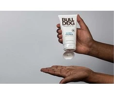 „Bulldog“ valomasis gelis vyrams jautriai odai „Sensitiv e“ veido prausiklis, 150 ml