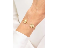 Emily Westwood Gold-plated flower bracelet made of steel EWB250253G