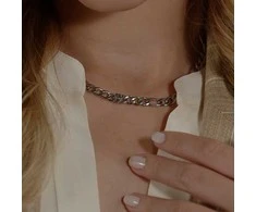 Hugo Boss Madingi plieno karoliai su logotipais 1580631