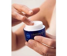 Nivea „Cellular Lumino“ odos priežiūros dovanų rinkinys nuo spuogų