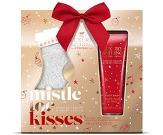 Set The Luxury Bathing Company: Toasted Praline &amp; Sweet Vanilla Hydrating &amp; maitininantis Foot Balm, 100 ml + Luxury Textile Socks Baltas For Women