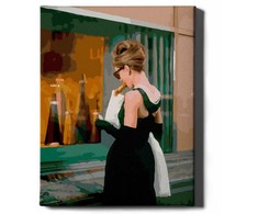 Dama prie parduotuvės 40*50 cm