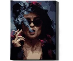 Mergina su cigarete 40*50 cm