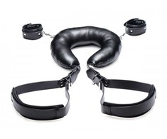XR Brands Padded Thigh Strap &amp; Adjustable Wrist Cuffs Set, Juodas