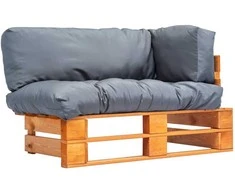 Sodo sofa iš palečių su pilkomis pagalvėlėmis, pušies mediena