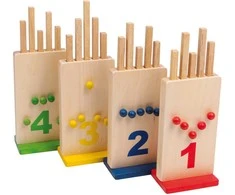 Medinis arkadinis žaidimas „Ruddy Holes“.