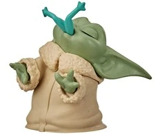 Žvaigždžių karų kūdikis Yoda Mandalorian Grogu figūrėlė su varle 6cm Hasbro