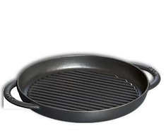 STAUB Apvali ketaus kepsninė su dviem rankenomis, 30 cm, juoda