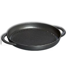 STAUB Apvali ketaus kepsninė su dviem rankenomis, 30 cm, juoda