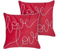Beliani Rinkinys 2 dekoratyvinės pagalvės SIDERASIS Velvet 45 x 45 cm Raudona Su užrašais