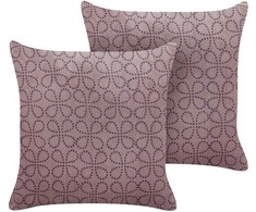 Beliani Rinkinys 2 dekoratyvinės pagalvės LARKSPUR Velvet 45 x 45 cm Rožinė Geometrinis raštas