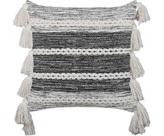 Beliani Lumarko Cotton dekoratyvinė pagalvė su kutais 45 x 45 cm juodai balta ROCHEA!