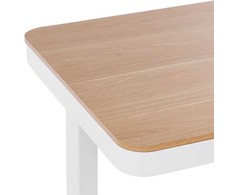 Beliani Biurko regulowane elektrycznie KENLY Ruda/ balta 120 cm 60 cm Z portem USB