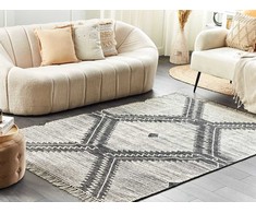 Beliani Kilimas ARBAA juodas 140 x 200 cm medvilninis